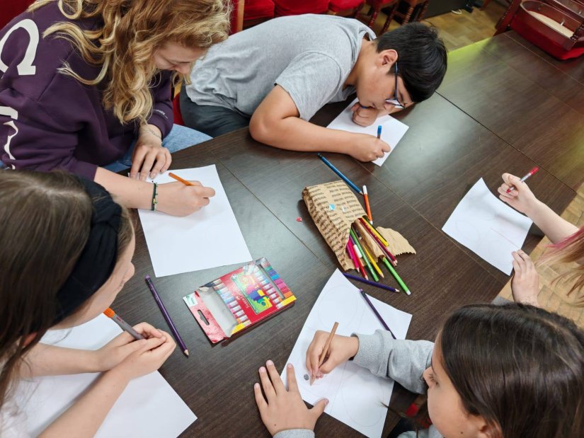 Snježno–božićne dekoracije – radionica zimskih čarolija u Udruzi Ana