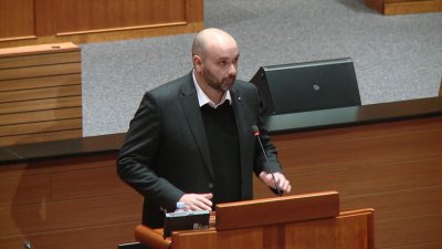 Baksa: &quot;Skuplje dopunsko, a liste čekanja do samrti. Što mi plaćamo?&quot;