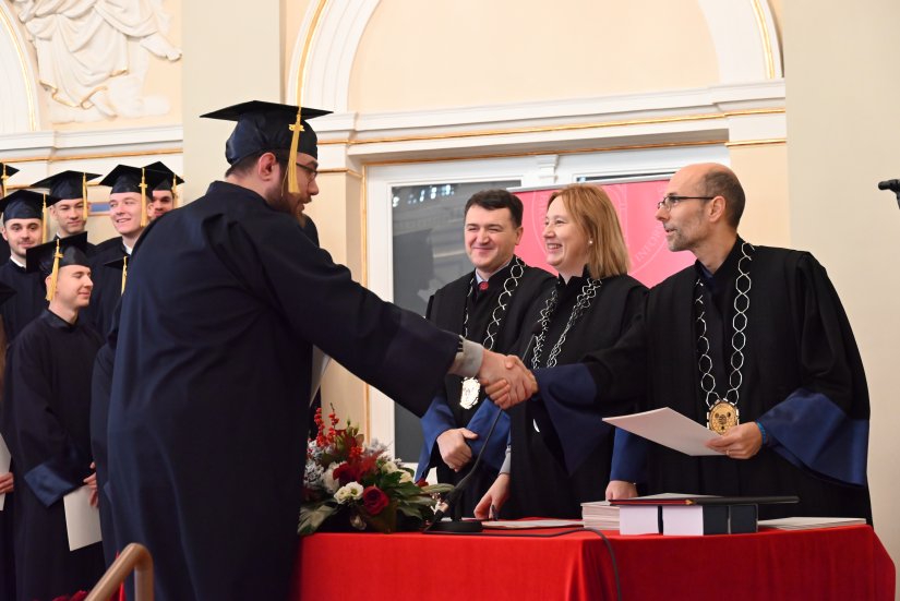 U HNK Varaždin promovirano 533 prvostupnika i magistara FOI-ja