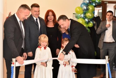 FOTO Simboličnim rezanjem vrpce i prigodnom svečanošću otvoren dograđeni dio Dječjeg vrtića,,Leptirić&quot; u Ljubešćici