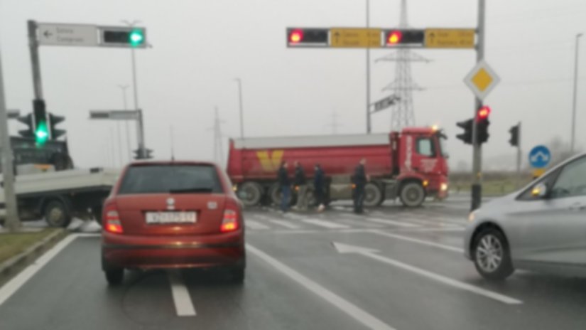UPOZORENJE Zbog prometne nesreće, zastoji u prometu na istočnoj obilaznici Varaždina