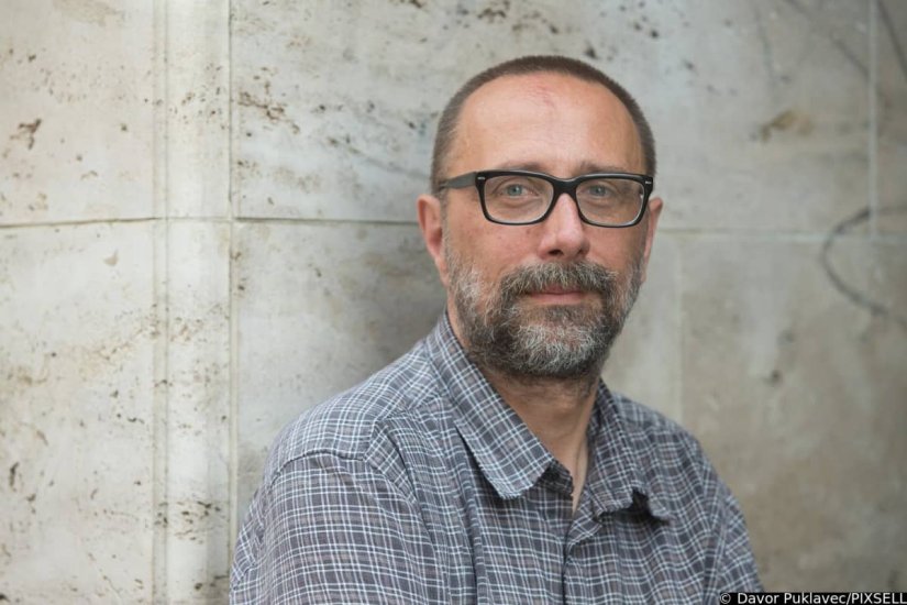 Od Cavea na kajkavskom do društvene apokalipse: Razgovor s Tomislavom Pletencem na Sceni Veček