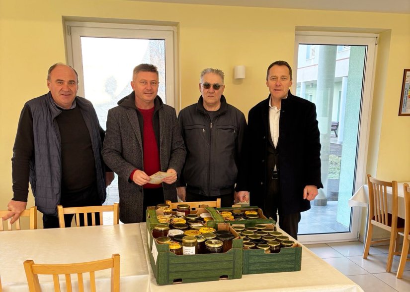 Pučkoj kuhinji Caritasa doniran med s 1. međunarodnog ocjenjivanje kvalitete meda "Alpe &ndash; Adria"
