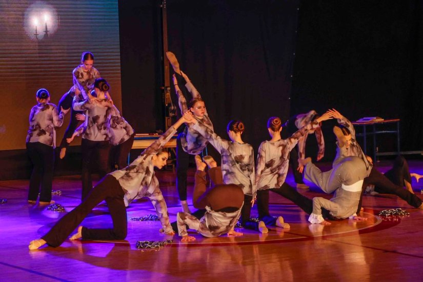 PLESNI KLUB IVANČICA Sjajnim plesnim koreografijama oživjeli Božićnu priču Charlesa Dickensa