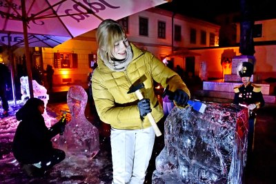 LEDENI PURGARAJ Dobrotvorna akcija i ledene umjetničke skulpture ugrijale srca Varaždina
