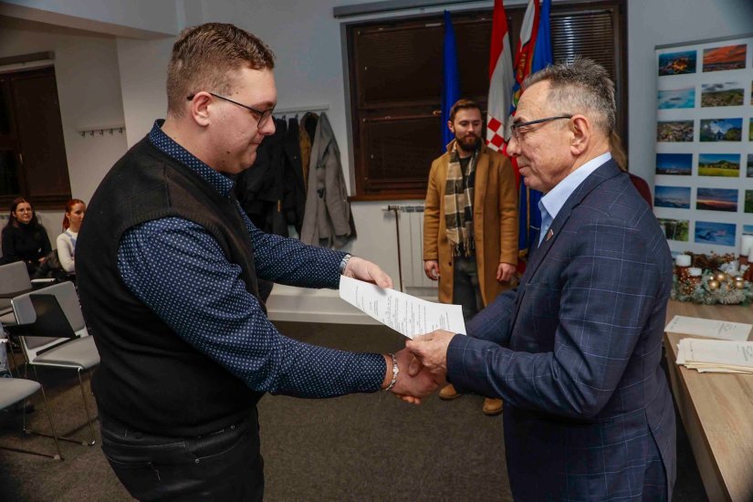 IVANEC Uoči Badnjaka studentima dodijeljene stipendije, među njima i studenti medicine