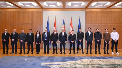 Luka Cvetko na prijemu kod predsjednika Milanovića, koji je primio predstavnike HPS-a, trenere i plivače osvajače medalja na EP-u