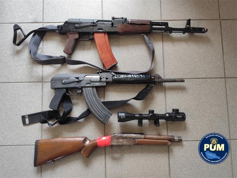 Imao automatske pu&scaron;ke i ručno izrađenu pu&scaron;ku te optički ciljnik