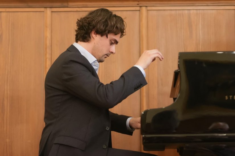 U velikoj koncertnoj dvorani Glazbene &scaron;kole nastupa mladi varaždinski pijanist Karlo Posnjak