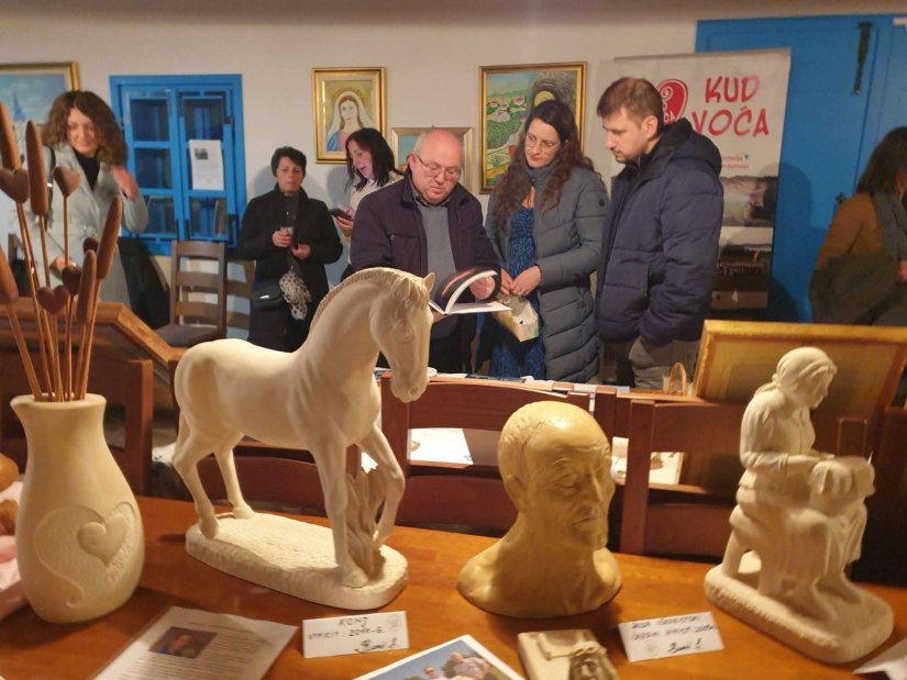 FOTO Uz Noć muzeja u Donjoj Voći prvi put predstavljena zajednička izložba voćanske naive
