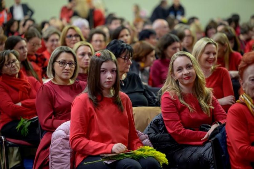 Dan crvenih haljina u Novom Marofu &ndash; edukacija o prevenciji moždanog udara kod žena