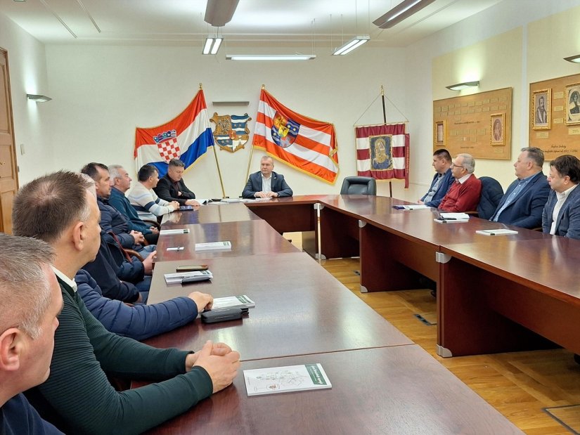 Održan sastanak s predstavnicima vinogradarskih i voćarskih udruga