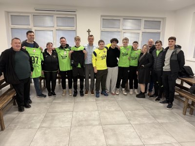 Nogometnom centru Orač - Nova Ves uručeni novi komplet dresovi