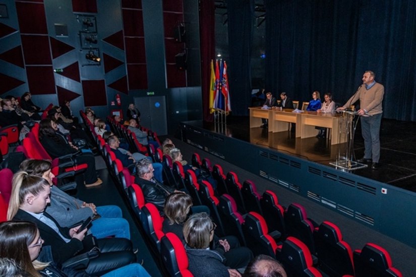 Grad Novi Marof ponovljenim natječajem osigurao stipendije za jo&scaron; 13 studenata