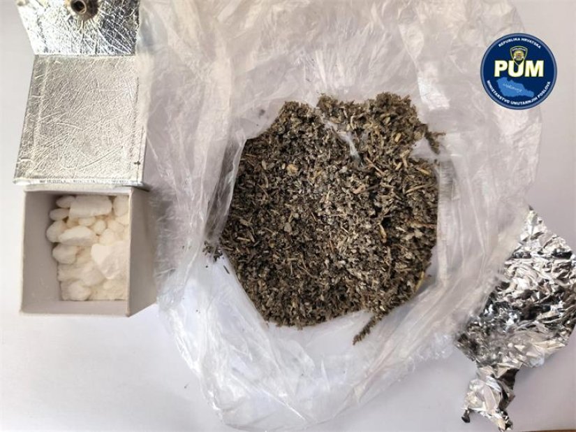 U pretrazi obiteljske kuće policajci zaplijenili drogu