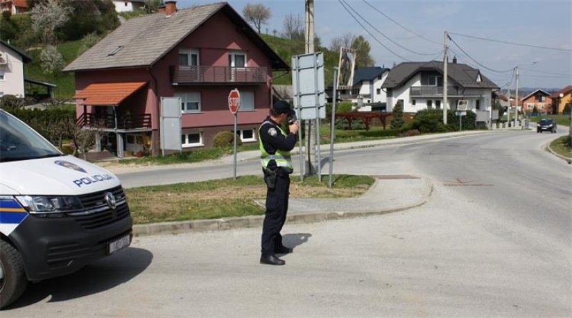 Pijan sletio s ceste u Majerju i udario u agregat benzinske postaje, prijeti mu kazna od 2 900 eura