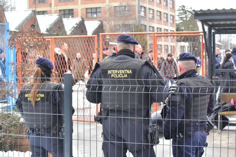 Policija poziva navijače na primjereno pona&scaron;anje tijekom utakmice između Varaždina i Hajduka