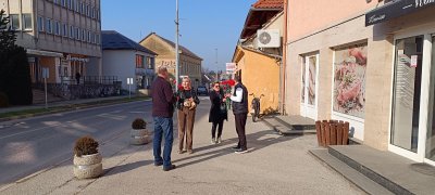 SDP Ivanec obilježio Međunarodni dan žena podjelom karanfila na ivanečkoj &scaron;pici