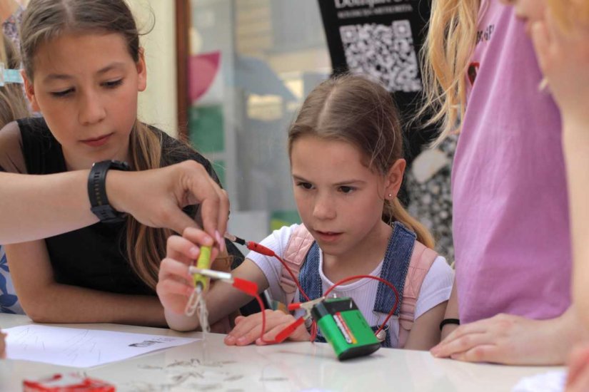 STEM dan u atriju Županijske palače: kroz pokuse i radionice otkrijte svijet znanosti, tehnologije i matematike