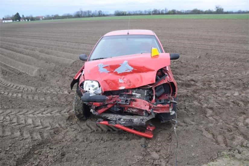 Zbog prebrze vožnje 18-godi&scaron;njeg vozača, u frontalnom sudaru ozlijeđena putnica iz drugog vozila