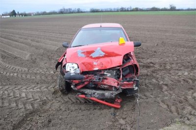 Zbog prebrze vožnje 18-godi&scaron;njeg vozača, u frontalnom sudaru ozlijeđena putnica iz drugog vozila