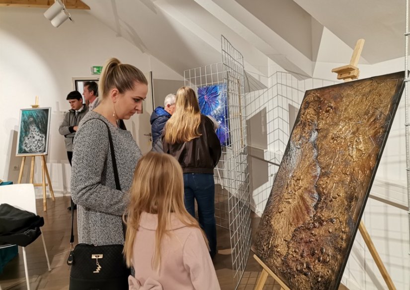 MUZEJ PLANINARSTVA Otvorena izložba "Dijalog bez riječi" umjetnice Silvije Cecelje
