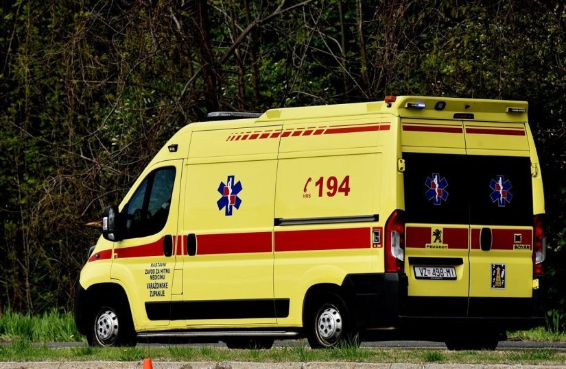 PETRIJANEC Teretnim vozilom u automobil, dvije osobe ozlijeđene