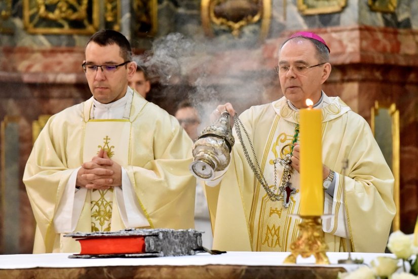 MISNO SLAVLJE U VARAŽDINSKOJ KATEDRALI Uskr&scaron;nja poruka mira i nade