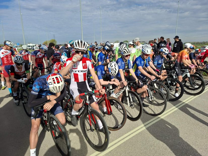 Cestovna biciklistička utrka i biciklijada okupile veliki broj sudionika