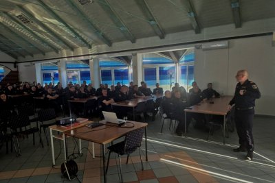 FOTO Toplički vatrogasci sudjelovali na edukaciji o opasnostima litij-ionskih baterija i električnih vozila