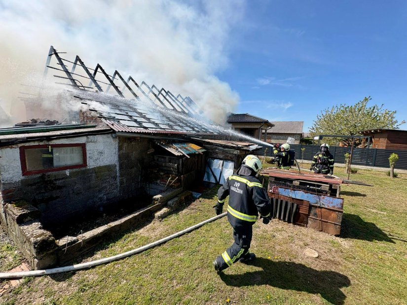 FOTO Izgorjela drvena konstrukcija krovi&scaron;ta pomoćnog objekta u Gornjem Kućanu