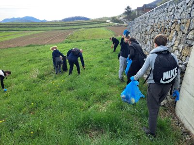 EKO AKCIJA NA IVANČICI Članovi Planinarskog kluba Ivanec čistili staze od smeća koje su odbacili nemarni izletnici