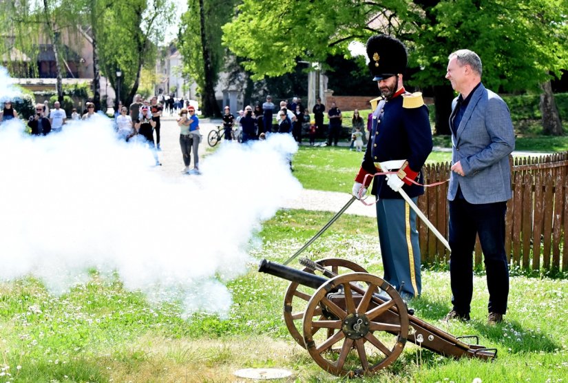FOTO  Čast povući uzicu iz varaždinskog topa danas je imao...