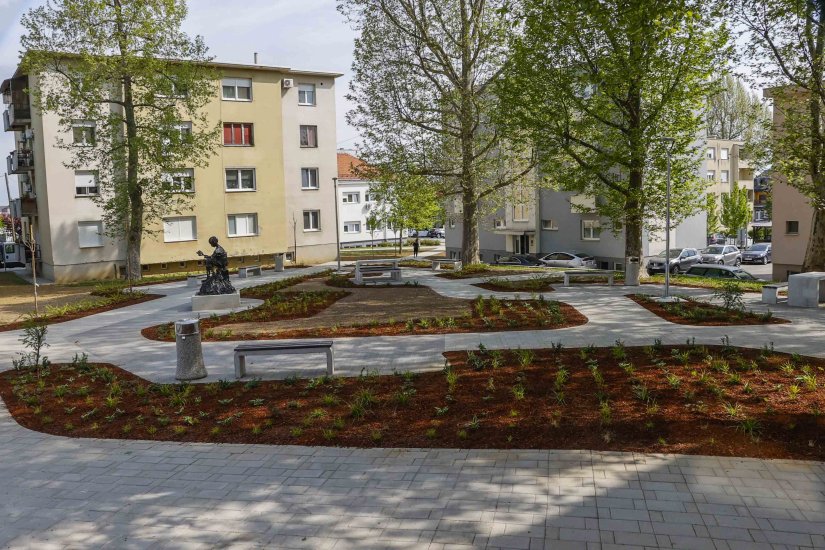 PARK U ARNOLDOVOJ U sredi&scaron;tu Ivanca uređen park prepun ukrasnog grmlja