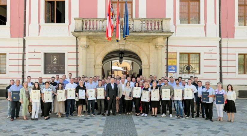 FOTO Varaždinska županija dobila 46 novih majstora: "Majstorska diploma nije samo papir na zidu"