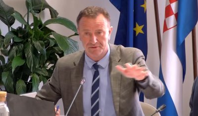 Bosilj: Pokorny radi predstavu pa sve materijale ispisuje na papir