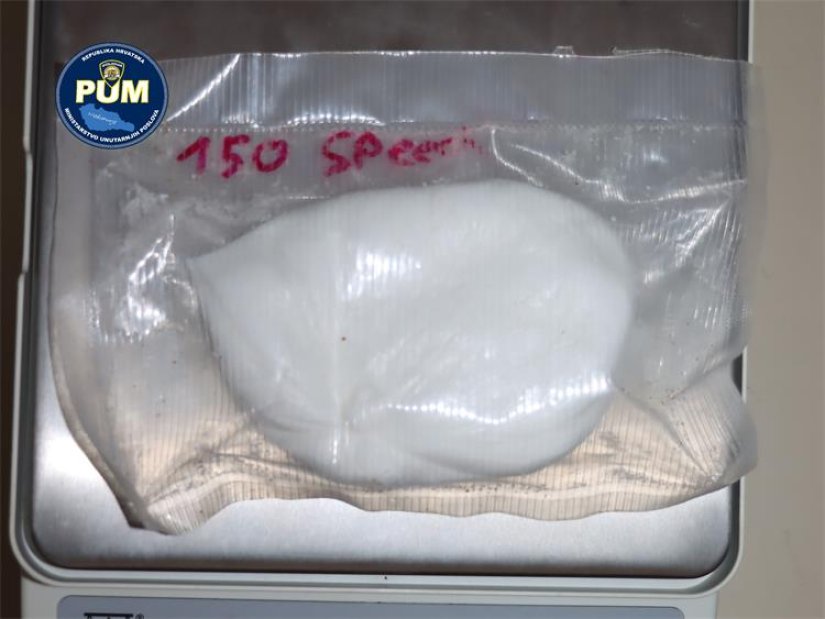 Četvorka osumnjičena za niz kaznenih djela zlouporabe opojnih droga
