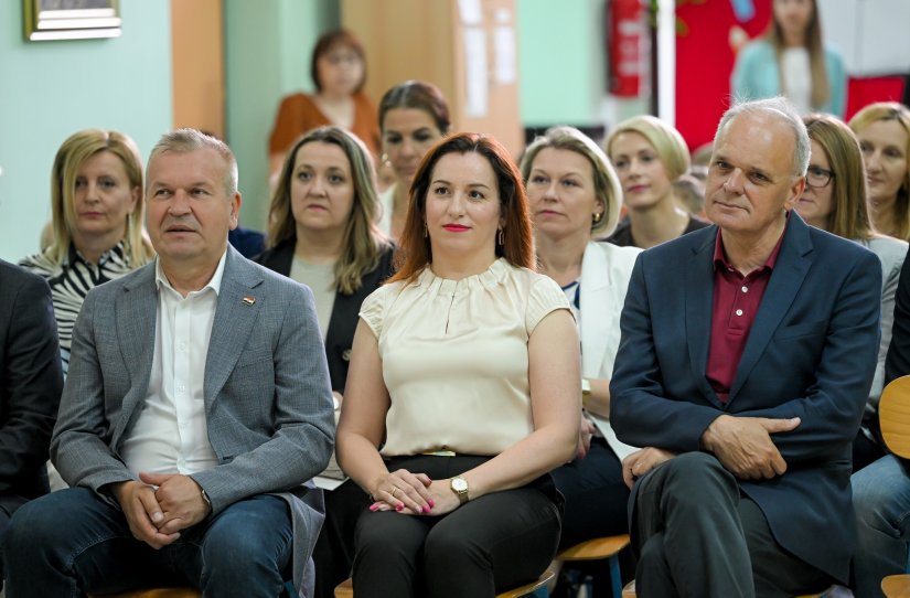 FOTO Područna &scaron;kola Kelemen dobiva novu &scaron;kolsku sportsku dvoranu: potpisan ugovor za izvođenje radova