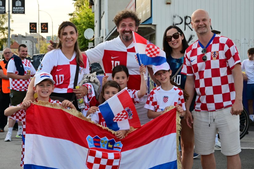 FOTO UŽIVO Hrvatska na rasprodanom Gradskom stadionu u Varaždinu igra posljednji susret uoči odlaska na Svjetsko prvenstvo