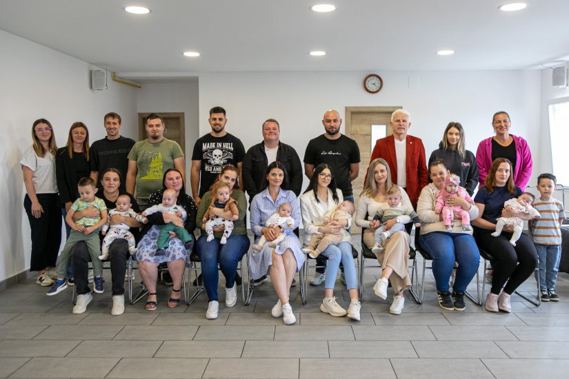 FOTO Načelnik Božidar Novoselec pozdravio najmlađe stanovnike općine Sračinec