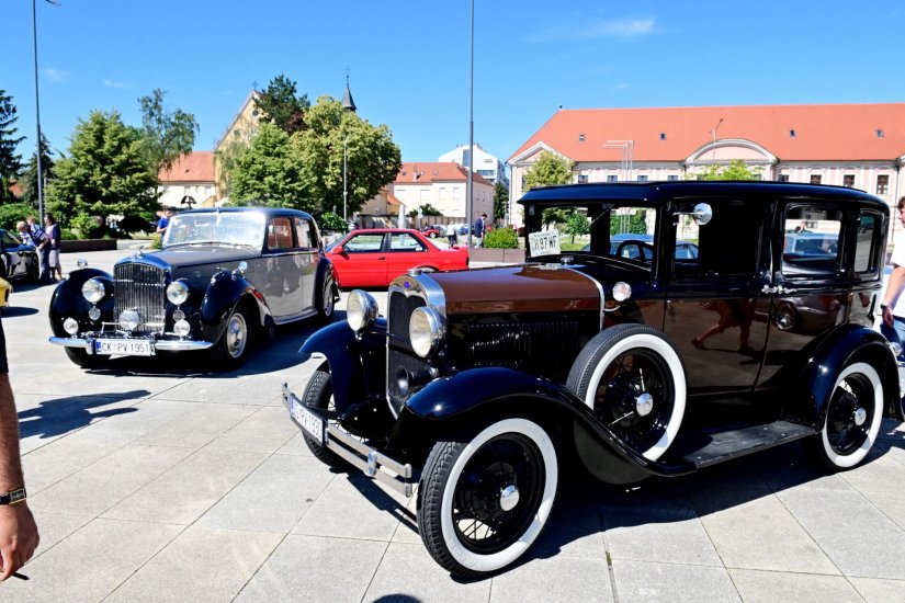 FOTO Atraktivni oldtimeri iz Varaždina krenuli u novu avanturu