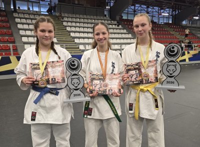 Dva zlata i bronca za Karate klub AIK na velikom međunarodnom turniru u Debrecenu
