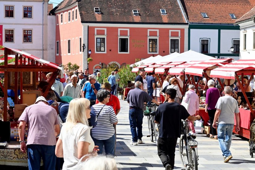 FOTO Na varaždinskom Korzu održan Sajam antikviteta