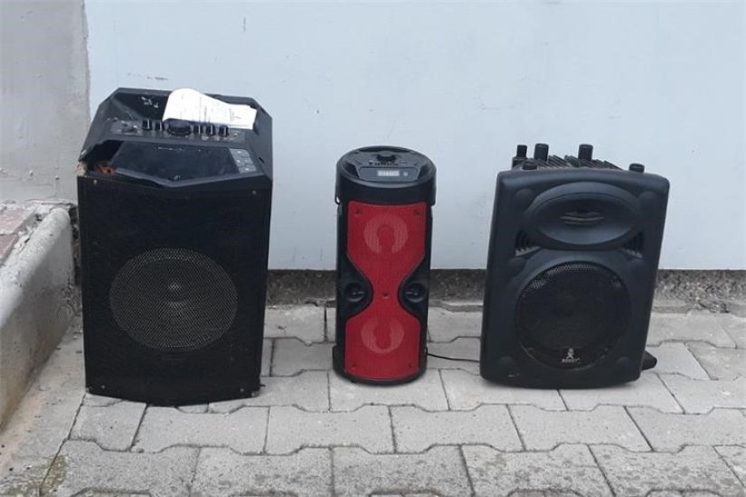Glasno pu&scaron;tao glazbu, pa mu policija oduzela zvučnik