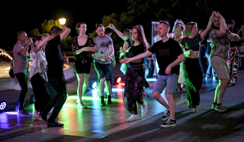 Varaždinci i Varaždinke se rasplesali kod Kazali&scaron;nog trga