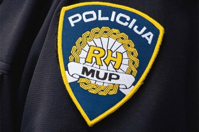 Osumnjičeni 37-godi&scaron;njak razbio staklo ulaznih vrata dru&scaron;tvenog doma