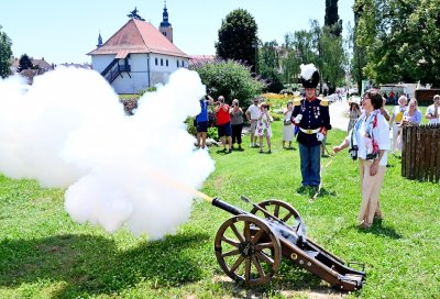 FOTO Uzicu topa točno u podne kod Starog grada povukla Snježana Pokos-Vujec