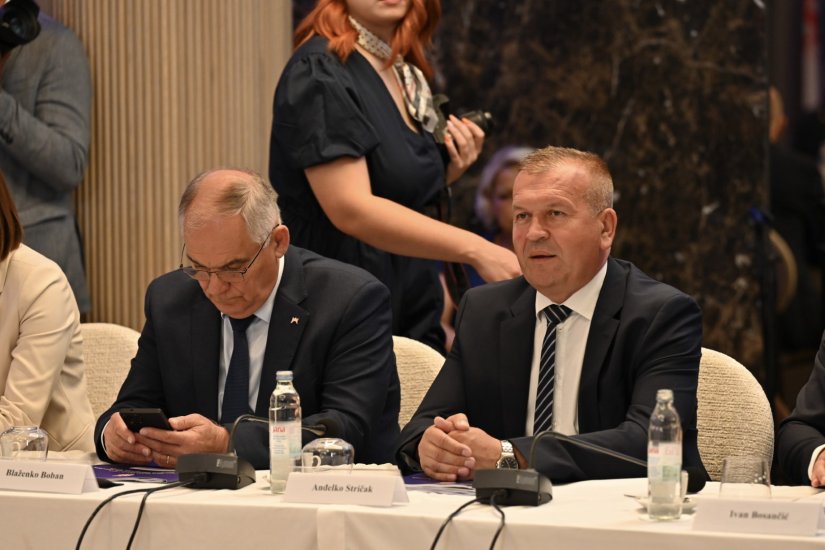 Župan Stričak u Đakovu: Među prioritete uvrstiti geotermalni potencijal, pokrenuta anketa o potrebama stanovanja