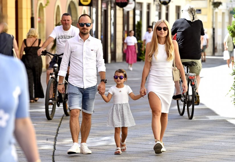 FOTO Ugodna i sunčana subota u centru grada puna pje&scaron;aka
