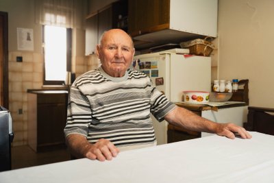 S 93 godine vozi, radi u goricama i poručuje: mladi, vi&scaron;e se družite!